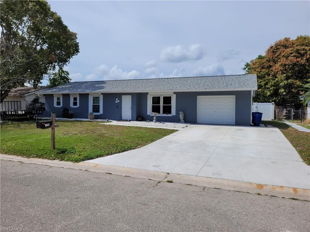 1395 White Cedar LN NORTH FORT MYERS, FL 33917