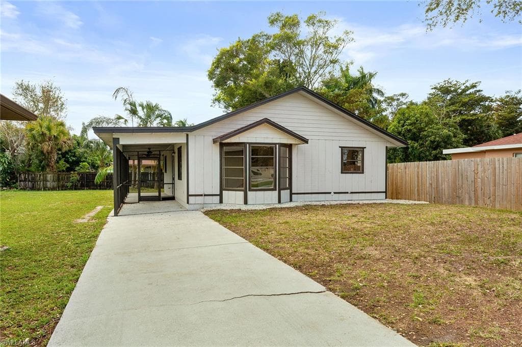 3374 Poinsettia AVE NAPLES, FL 34104