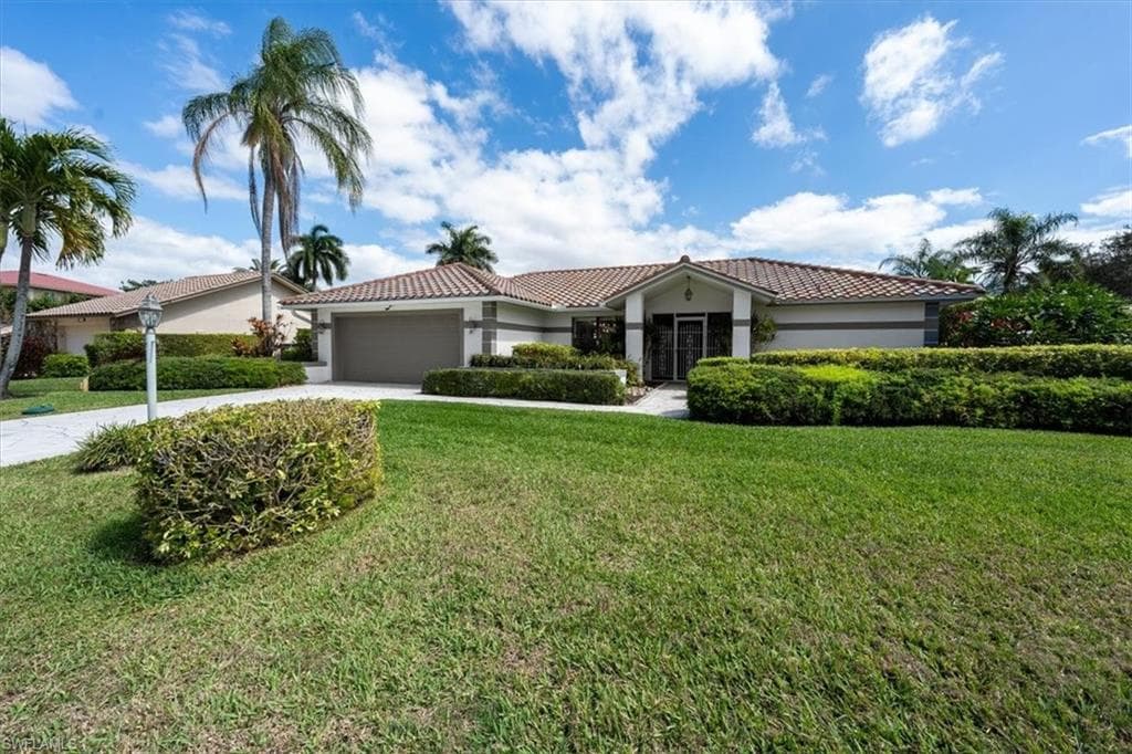 1123 Foxfire LN NAPLES, FL 34104