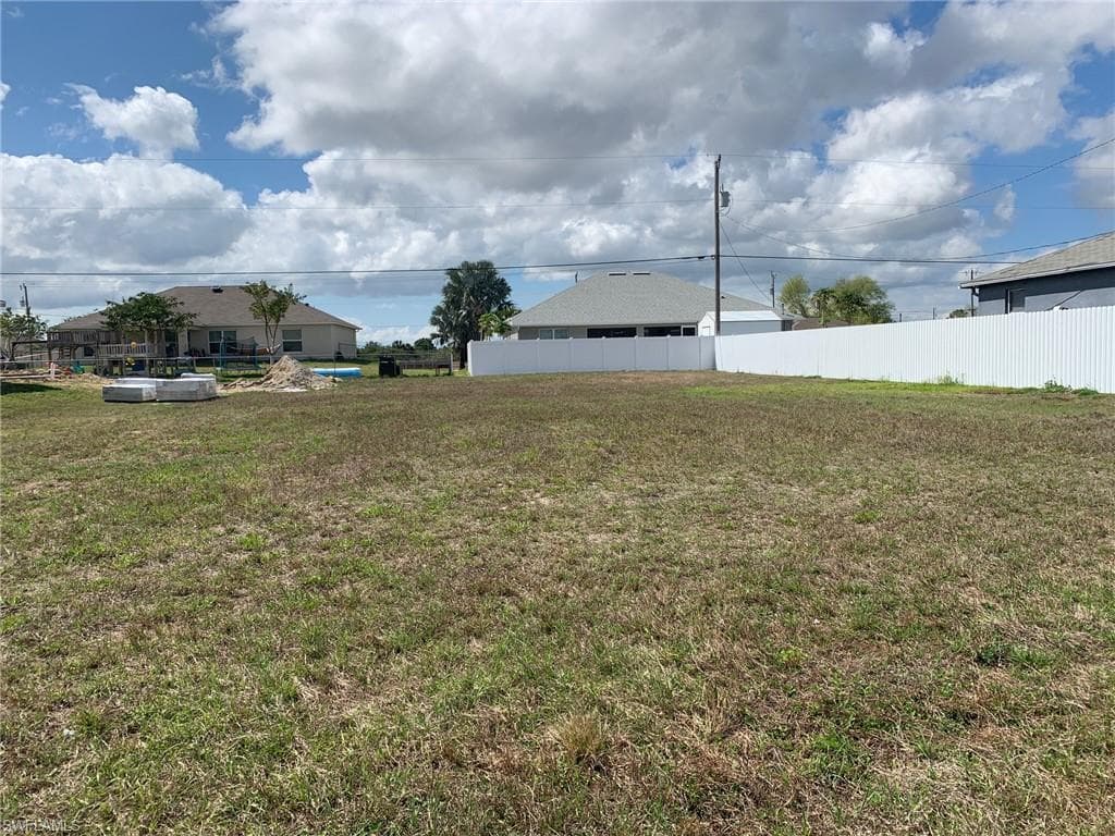 2824 NE 2nd AVE CAPE CORAL, FL 33909