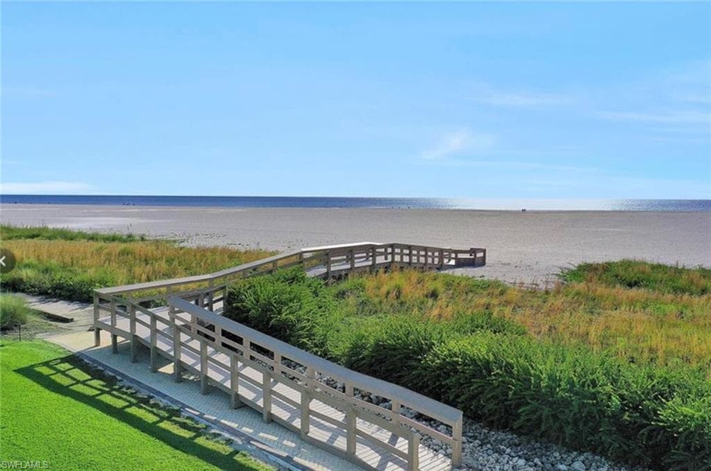 240 Seaview CT 108 MARCO ISLAND, FL 34145