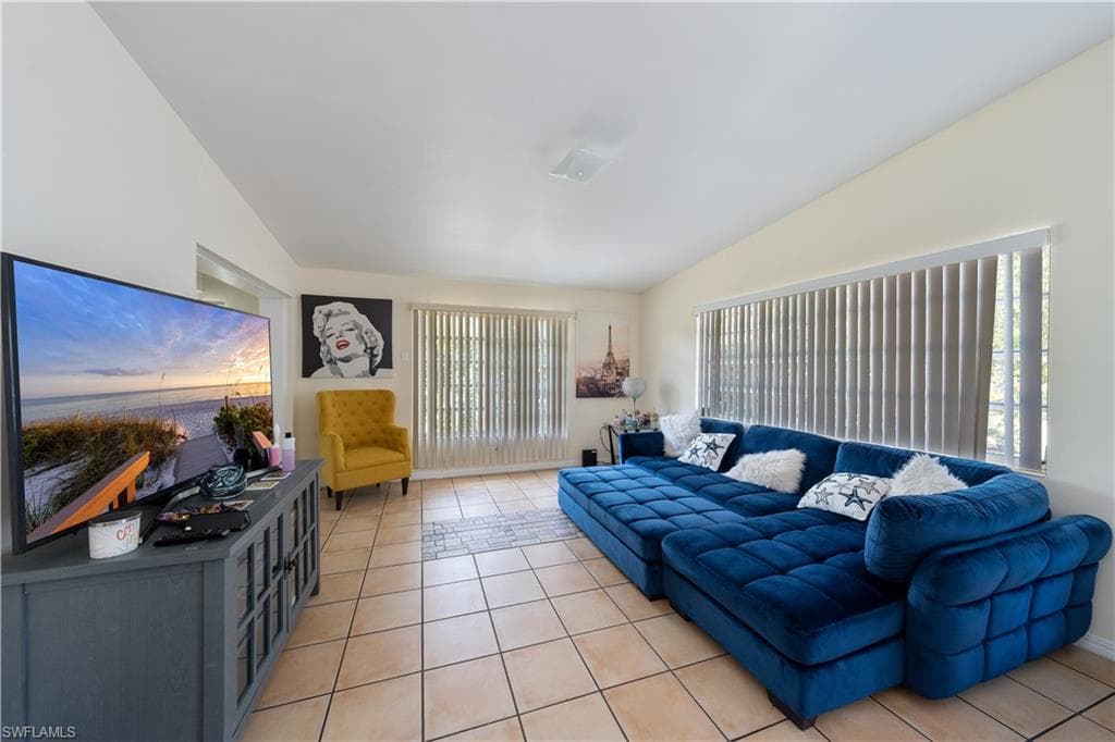 788 7th AVE N NAPLES, FL 34102