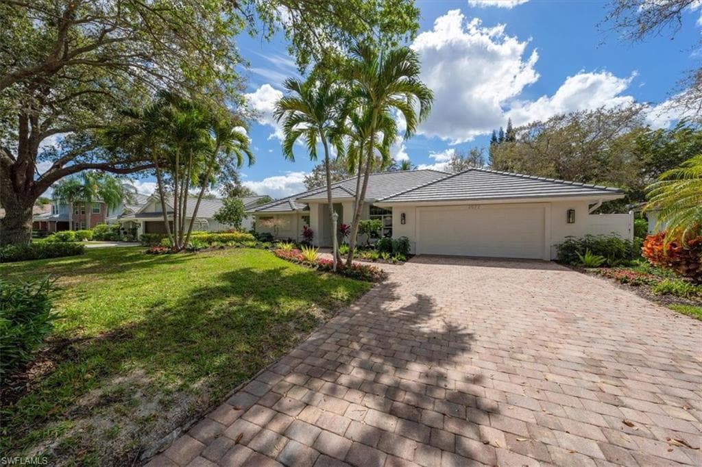 2072 Laguna WAY NAPLES, FL 34109