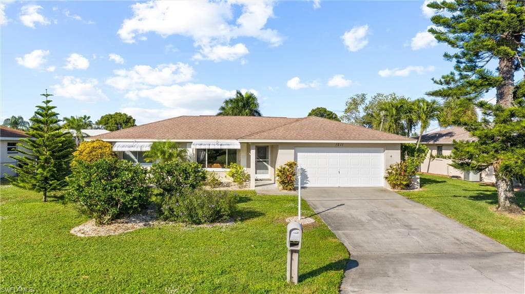 1211 SE 31st TER CAPE CORAL, FL 33904