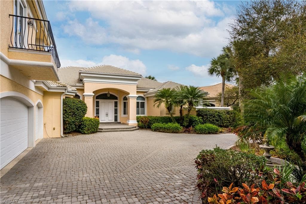 957 Barcarmil WAY NAPLES, FL 34110