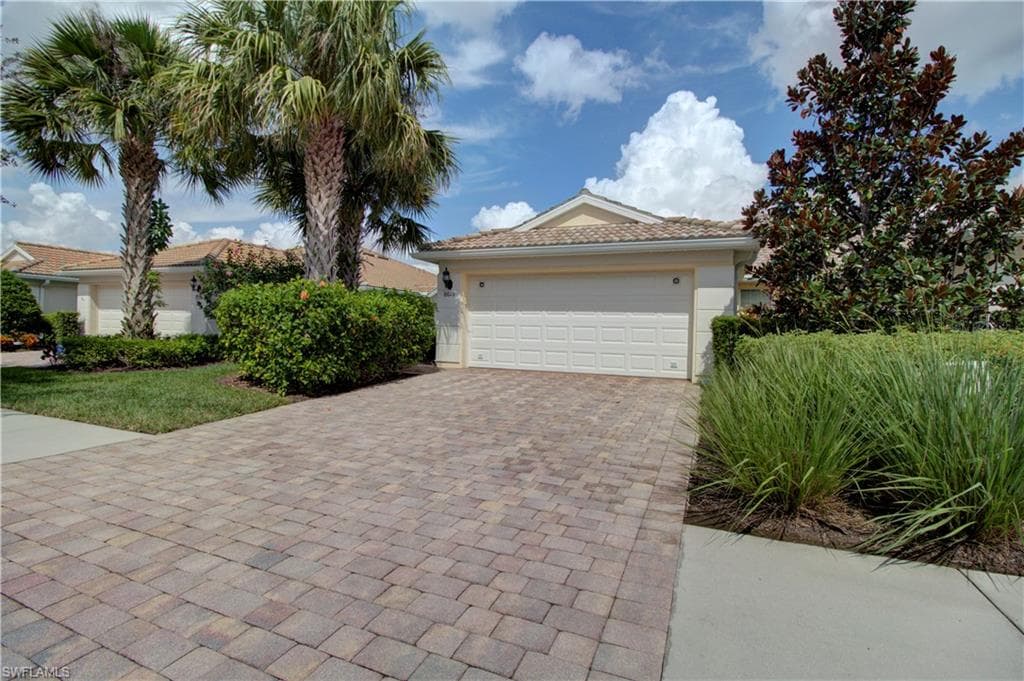 8615 Genova CT NAPLES, FL 34114