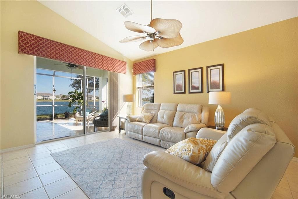 4233 Avian AVE FORT MYERS, FL 33916