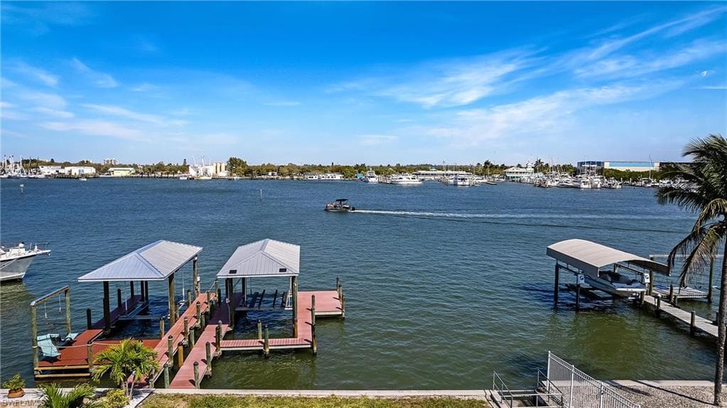 327 Fairweather LN FORT MYERS BEACH, FL 33931