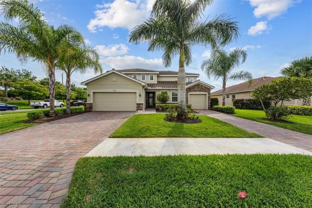 2246 Vermont LN NAPLES, FL 34120