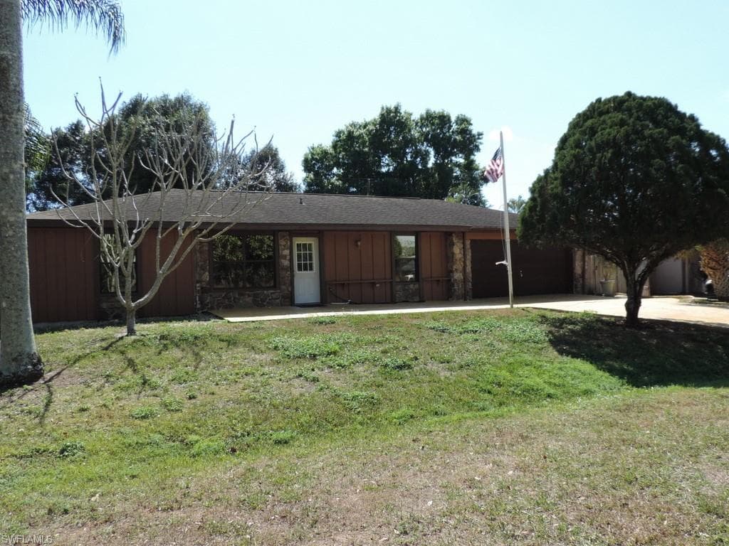 9188 Mandarin RD FORT MYERS, FL 33967