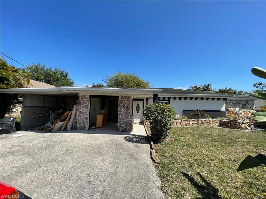 4584 W Alhambra CIR NAPLES, FL 34103