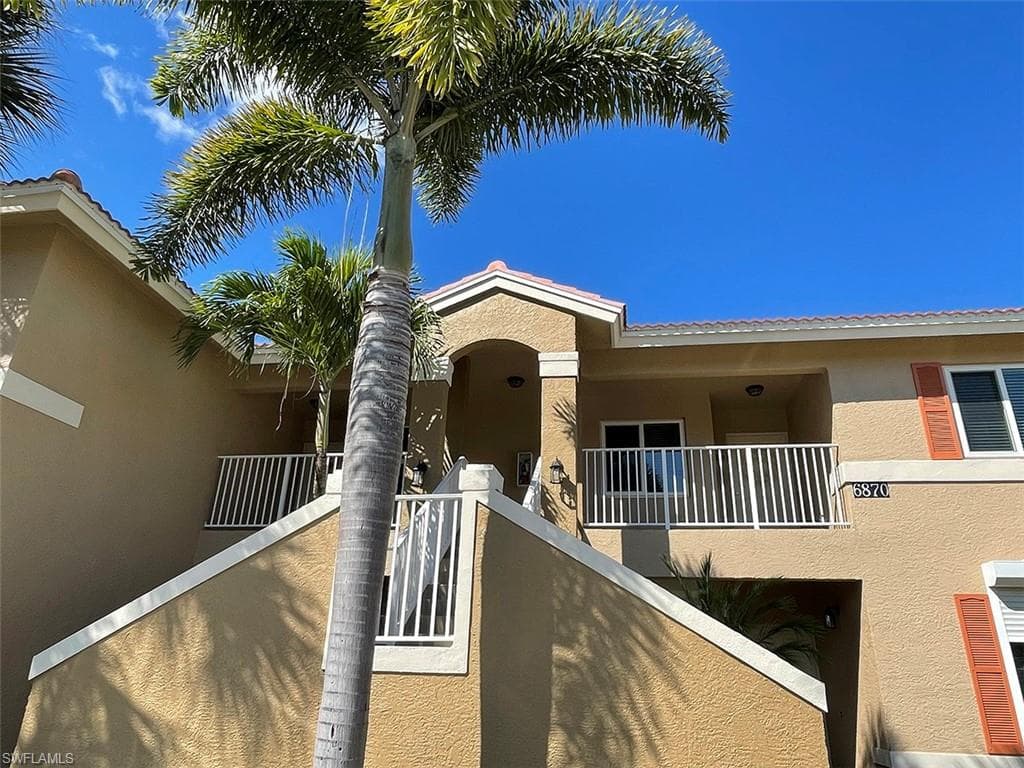 6870 Huntington Lakes CIR 202 NAPLES, FL 34119