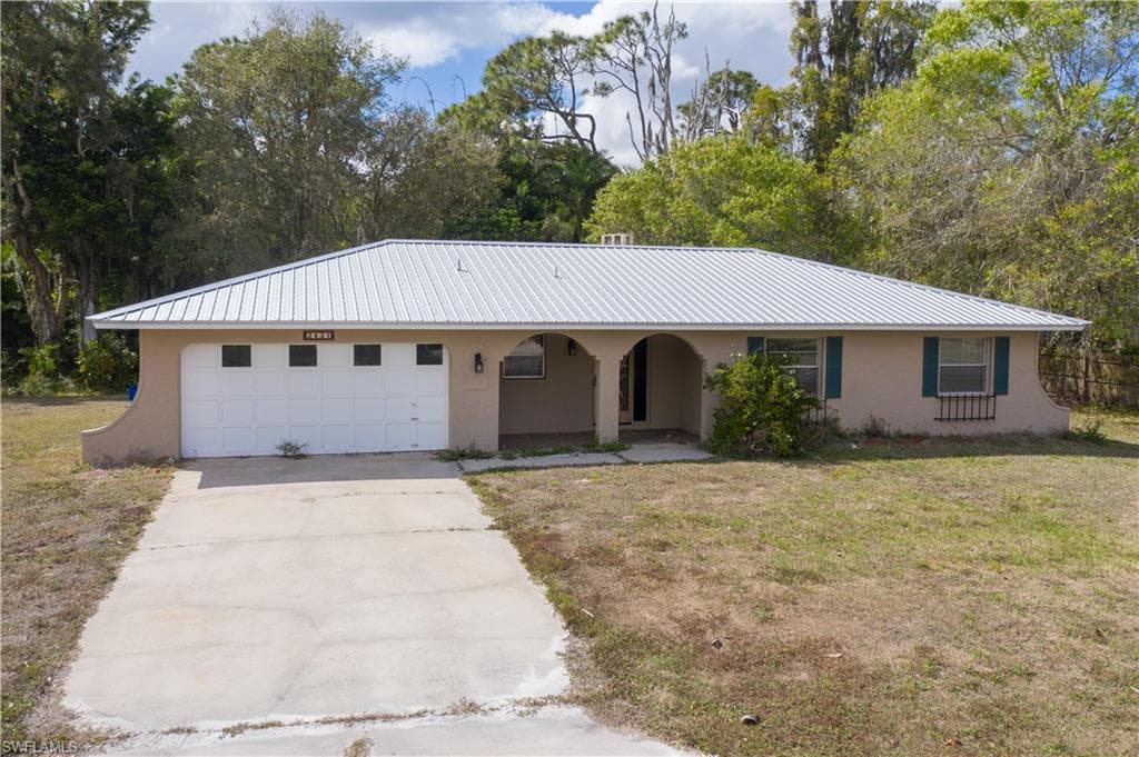 2431 N Westwood DR NORTH FORT MYERS, FL 33917