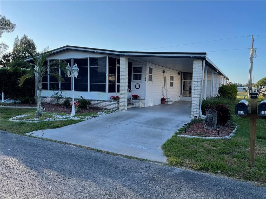 3180 Sun Dance CT NORTH FORT MYERS, FL 33917
