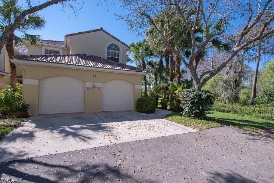81 Silver Oaks CIR 7204 NAPLES, FL 34119