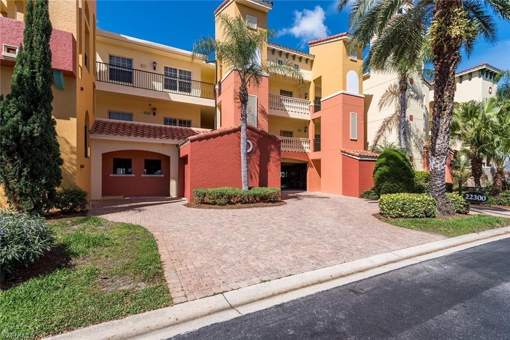 22300 Piazza Doria LN 301 ESTERO, FL 33928