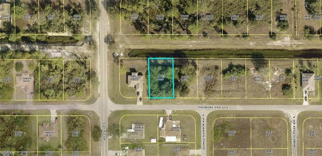 803 Theodore Vail ST E LEHIGH ACRES, FL 33974