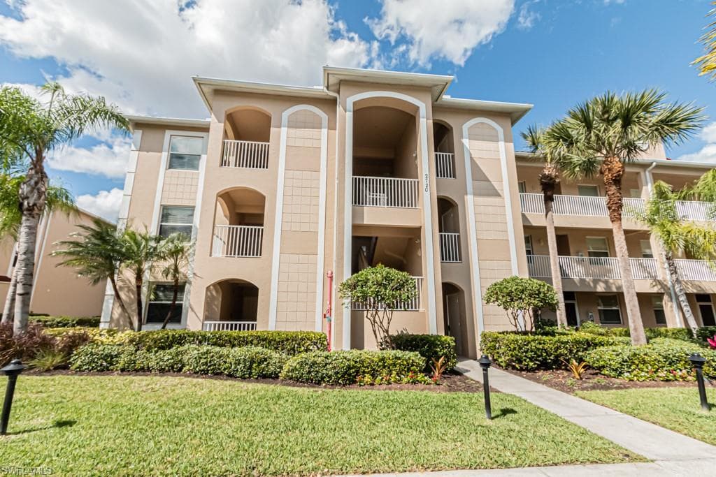 2720 Cypress Trace CIR 2920 NAPLES, FL 34119