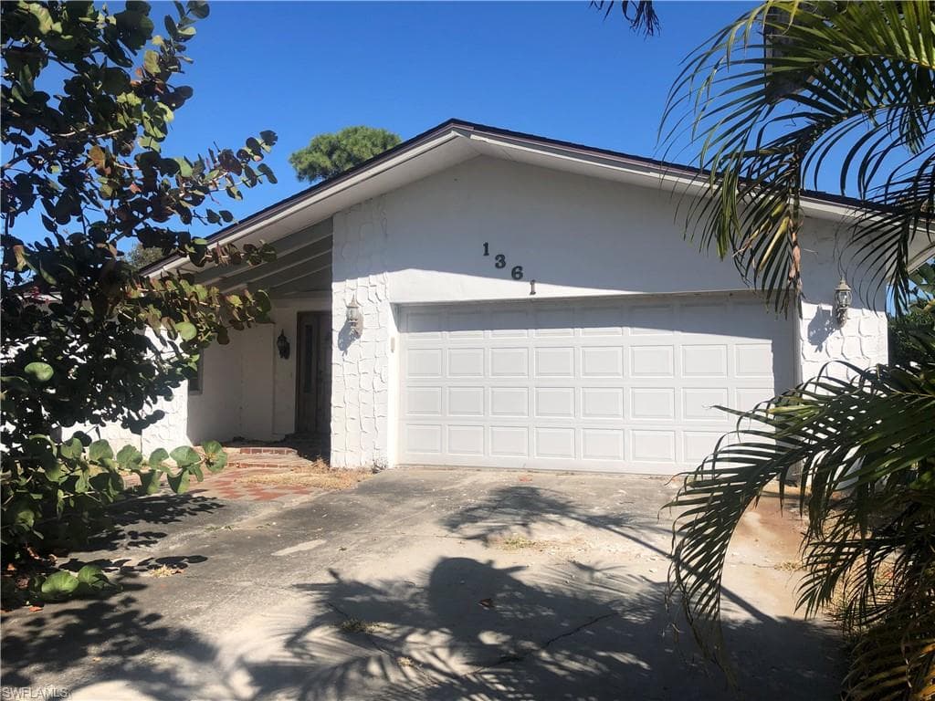 1361 Lake Shore DR NAPLES, FL 34103