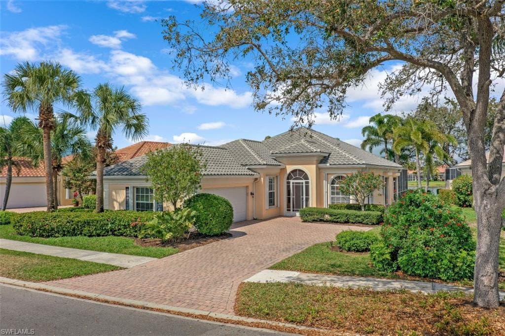5467 Freeport LN NAPLES, FL 34119