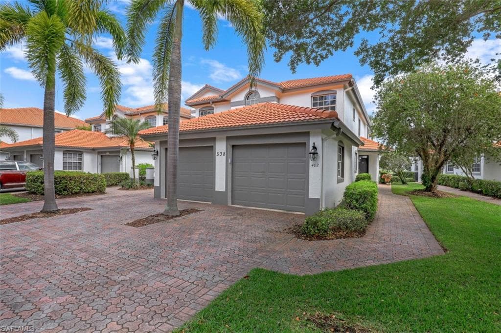 538 Laguna Royale BLVD 402 NAPLES, FL 34119