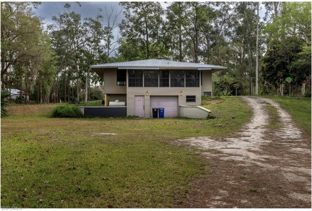 599 Captain Hendry DR LABELLE, FL 33935