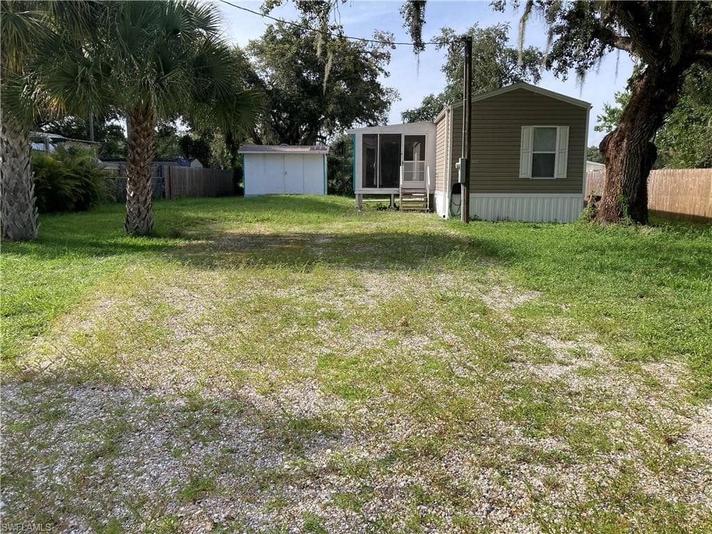 1106 Charles ST MOORE HAVEN, FL 33471