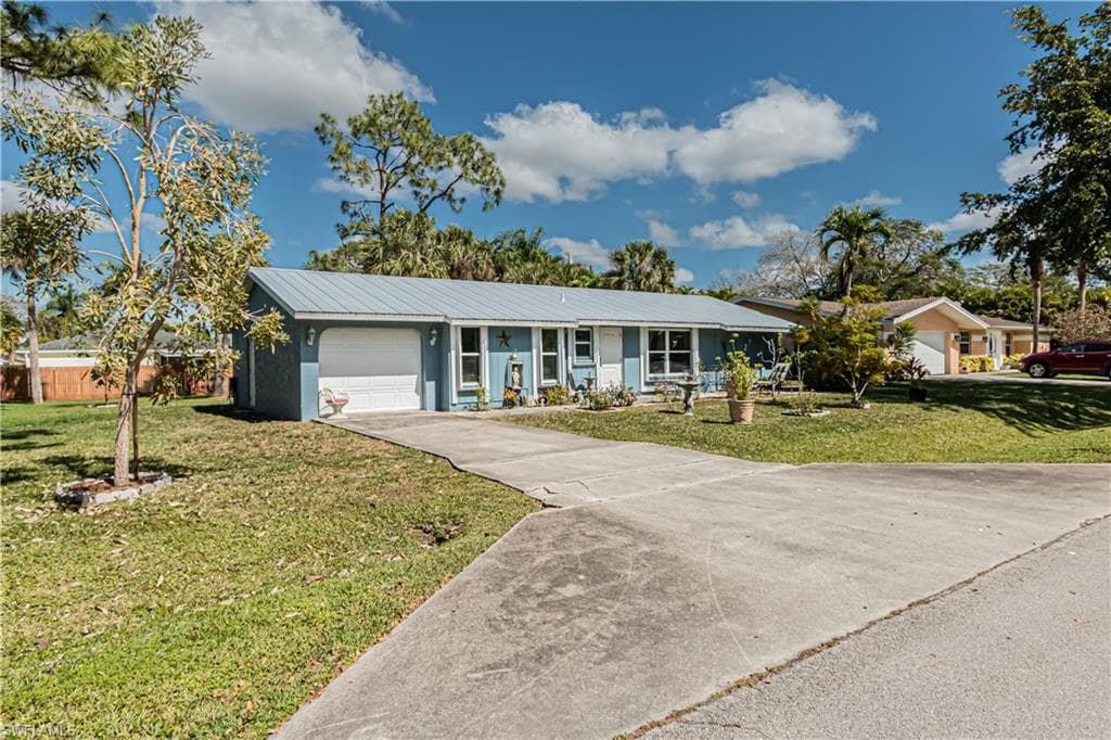 2553 Outrigger LN NAPLES, FL 34104