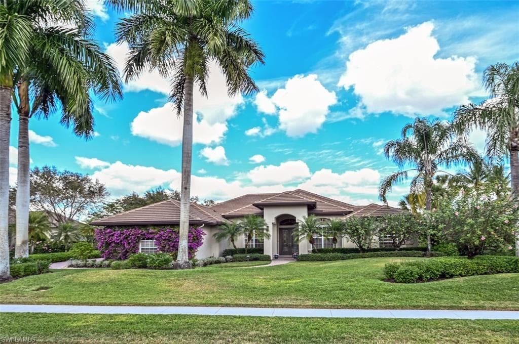 1684 Persimmon DR NAPLES, FL 34109