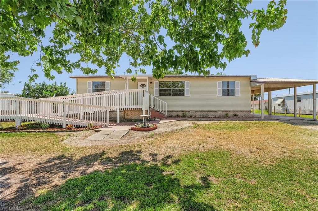 742 Railroad AVE MOORE HAVEN, FL 33471
