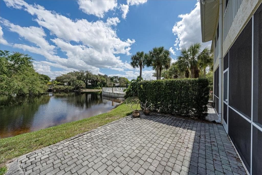 1260 Shady Rest LN 104 NAPLES, FL 34103