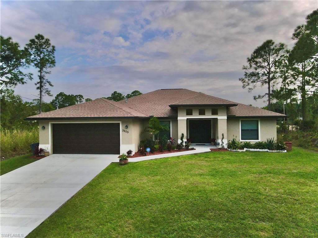 3205 19th ST W LEHIGH ACRES, FL 33971