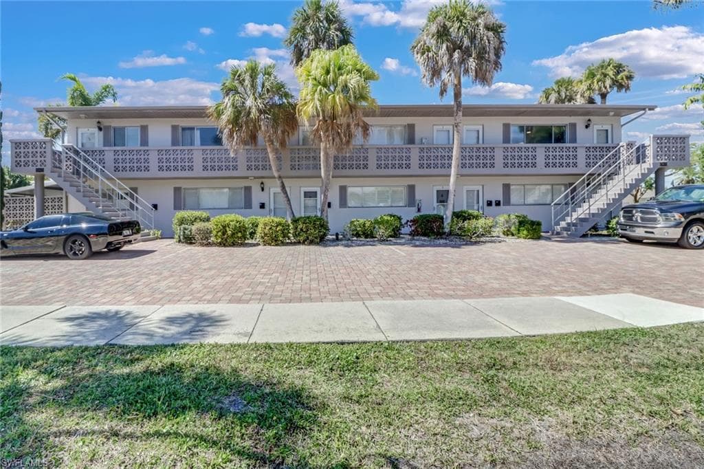 1686 Blue Point AVE A6 NAPLES, FL 34102