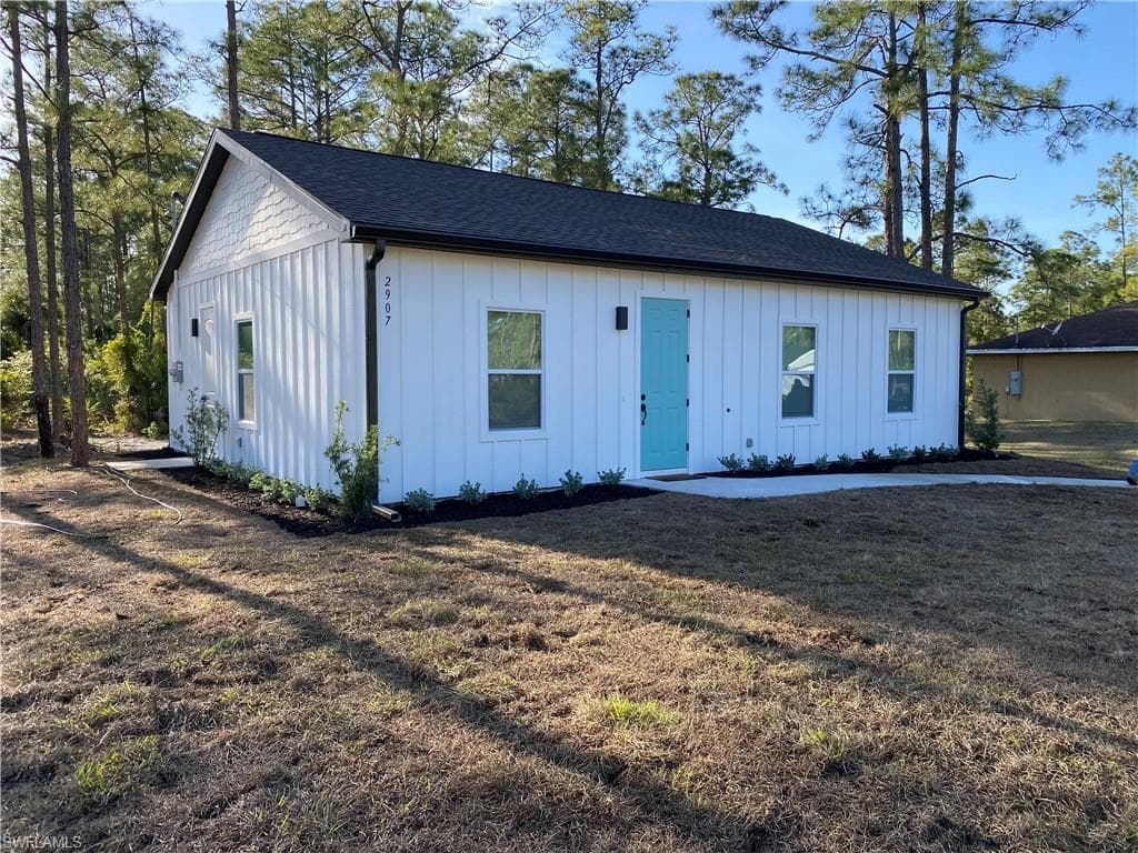 2907 E 22nd ST ALVA, FL 33920
