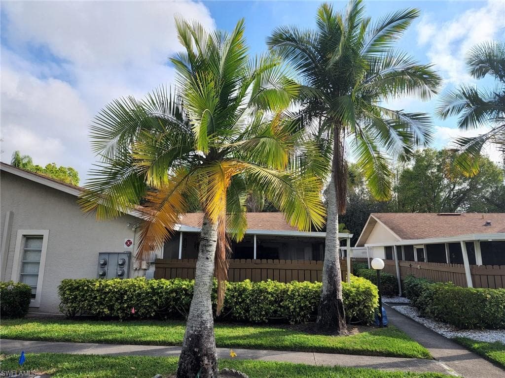 5801 Crystal Lake LN 102 NORTH FORT MYERS, FL 33917