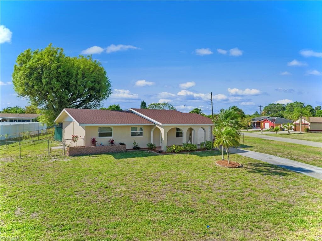 1522 Grandale ST LEHIGH ACRES, FL 33936