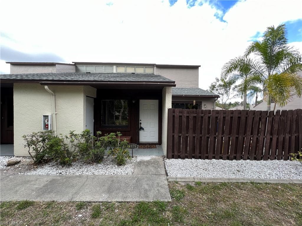 8879 Somerset BLVD FORT MYERS, FL 33919