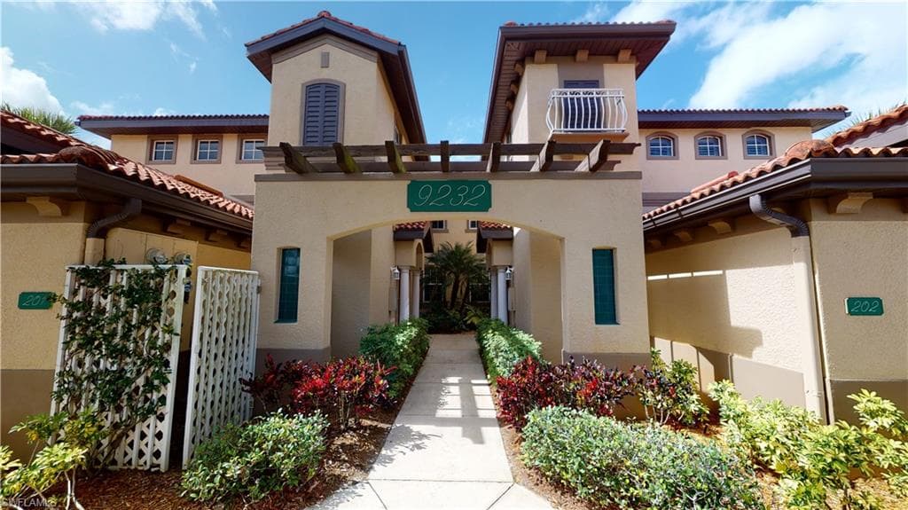 9232 Aviano DR 201 FORT MYERS, FL 33913