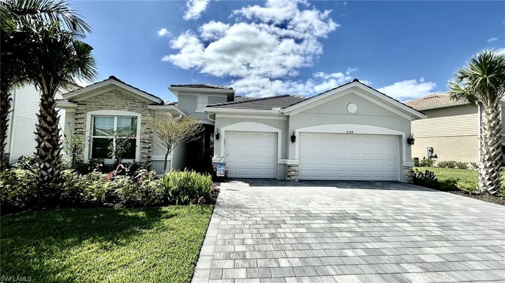 2384 Fallglo ST NAPLES, FL 34120