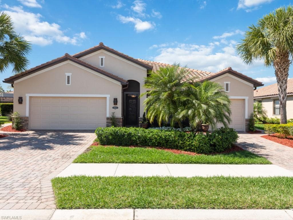 3913 Sapphire WAY NAPLES, FL 34114