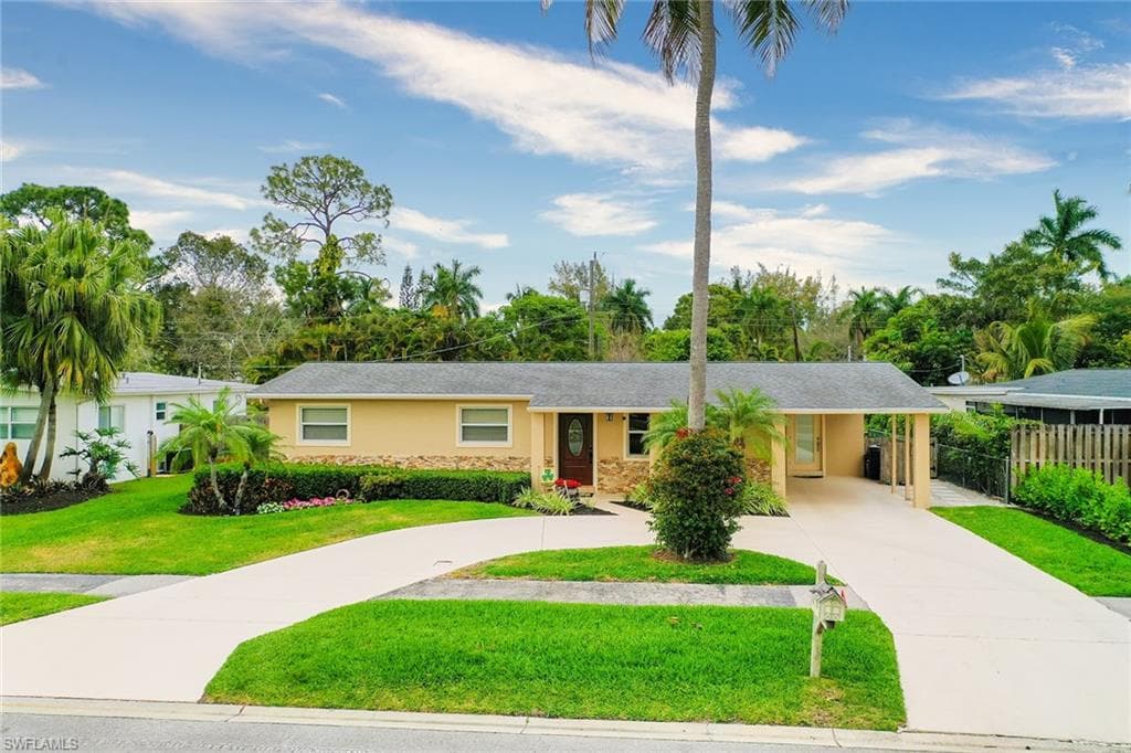 1079 22nd AVE N NAPLES, FL 34103