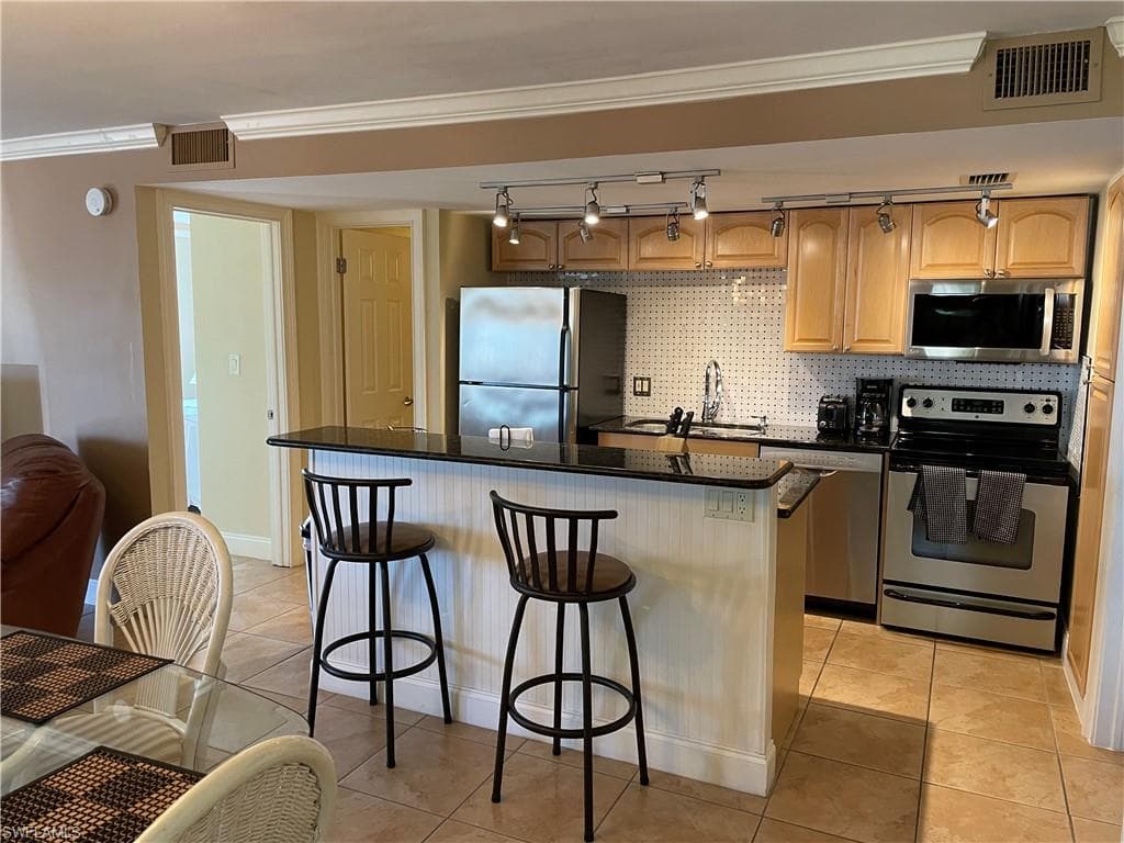 200 Palm DR 7 NAPLES, FL 34112