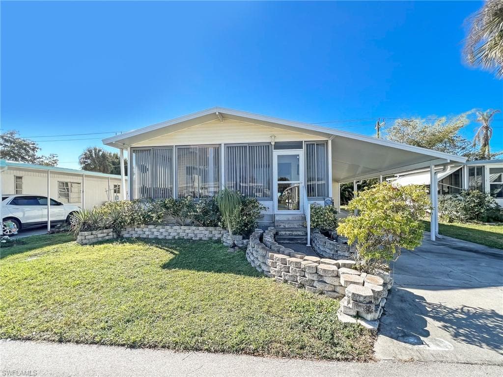 4 Poinsettia DR FORT MYERS, FL 33905