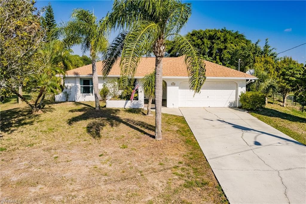 2524 Dora CT LEHIGH ACRES, FL 33971