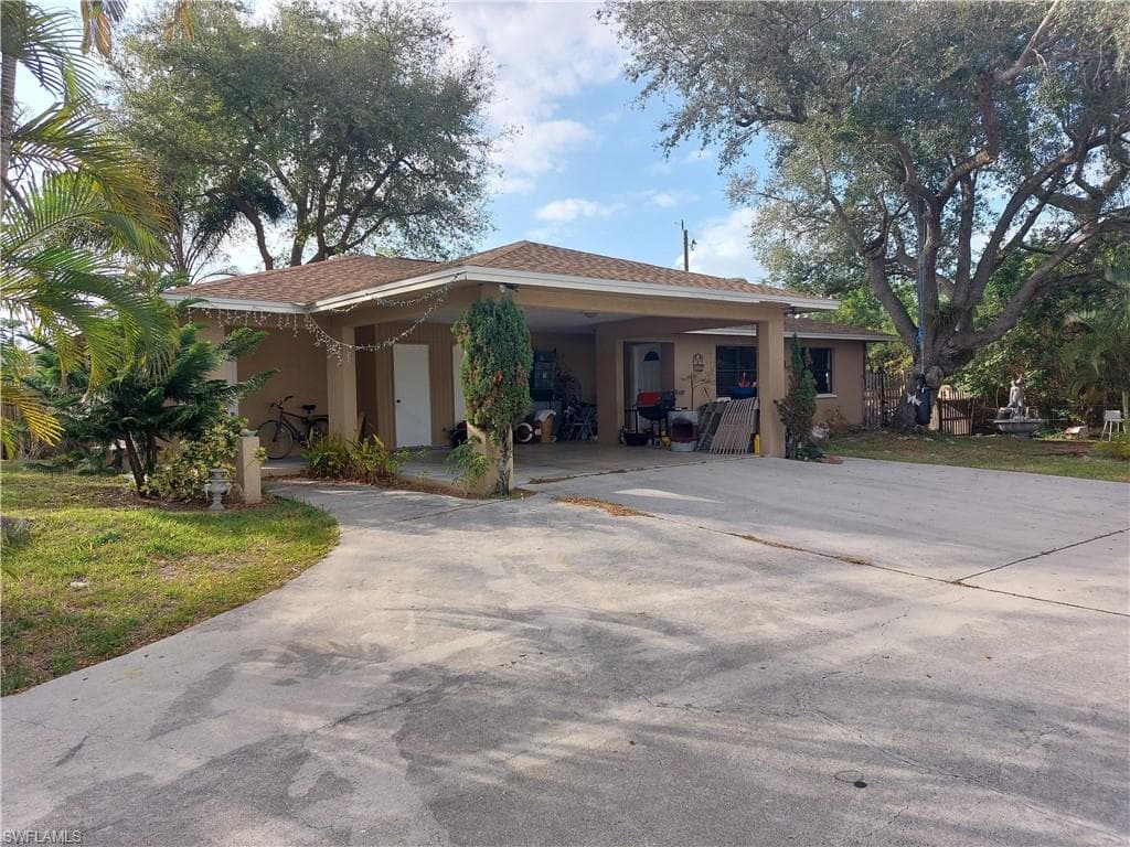 3633 Seagrape AVE NAPLES, FL 34104