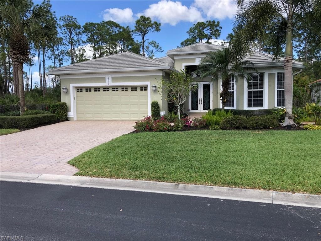 4852 Cerromar DR NAPLES, FL 34112