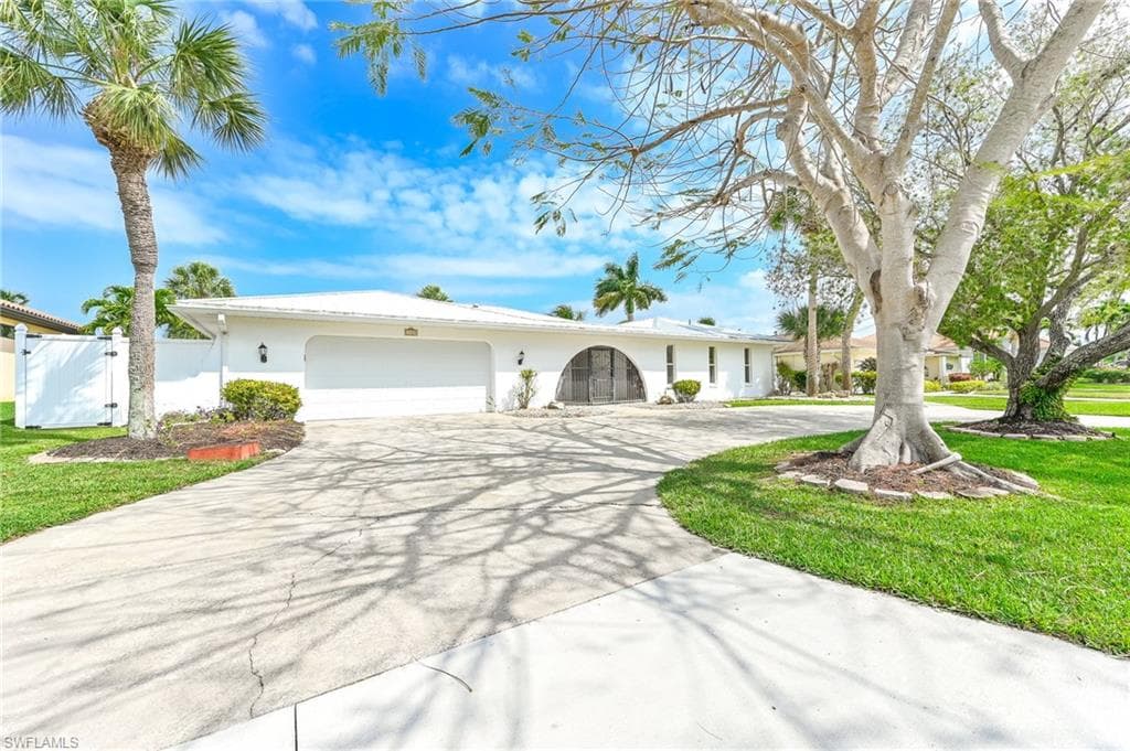 129 SW 54th TER CAPE CORAL, FL 33914