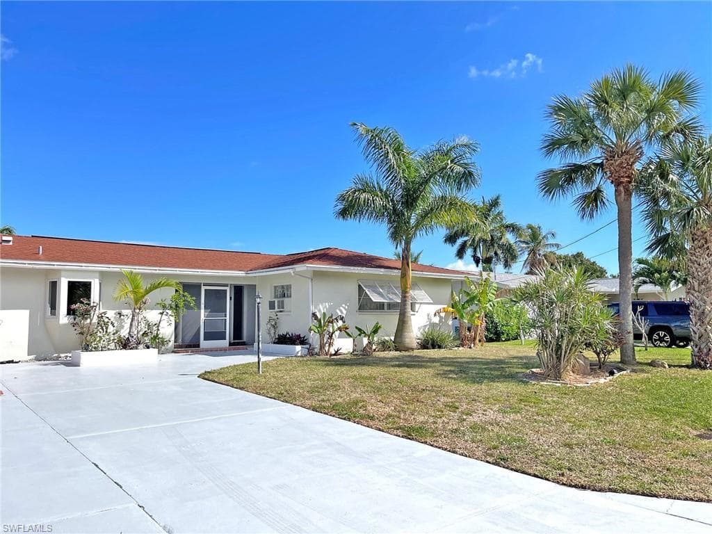5125 York CT CAPE CORAL, FL 33904