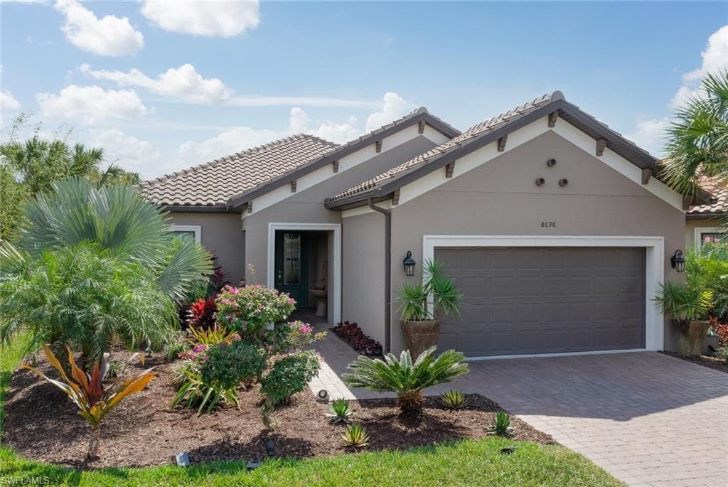 8696 Dilillo CT NAPLES, FL 34119