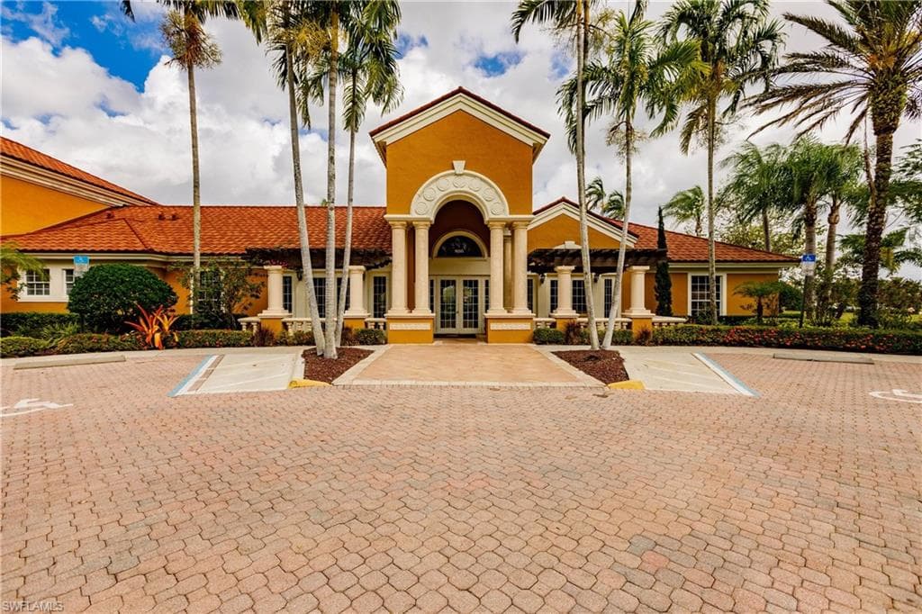 1840 Florida Club CIR 5204 NAPLES, FL 34112